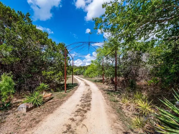 201 Valley View West RD, San Marcos, TX 78666