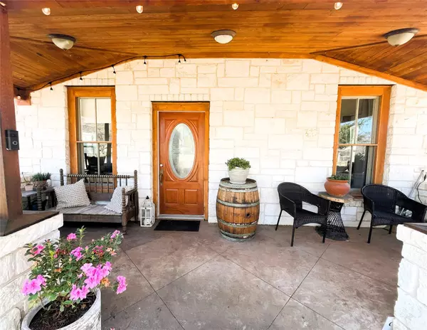Smithville, TX 78957,401 San Jacinto ST