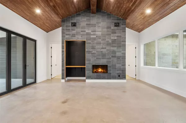 Wimberley, TX 78676,47 War Bonnet