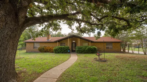305 Yoakum ST,  Rockdale,  TX 76567