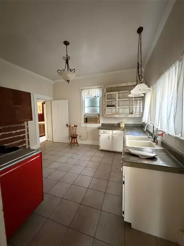 Smithville, TX 78957,705 Gresham ST