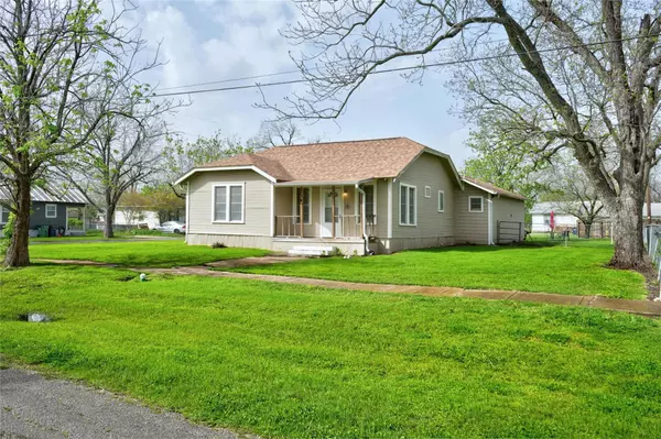 304 S Roswell ST, Granger, TX 76530