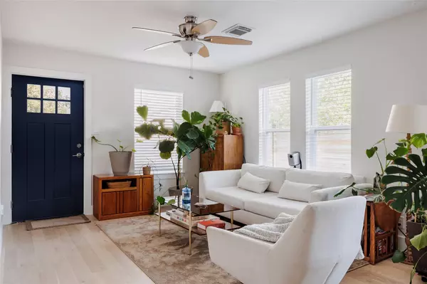 Austin, TX 78702,827 Gullett ST