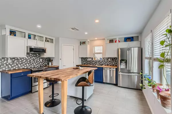 7102 Thannas WAY,  Austin,  TX 78744