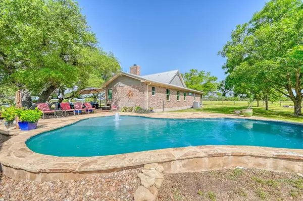 481 Greer LN, Burnet, TX 78611