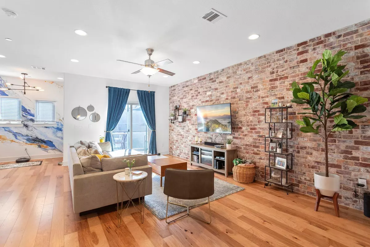 Austin, TX 78741,7203 Bassett CT