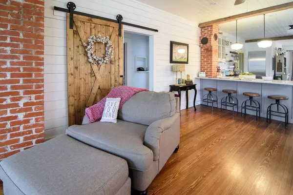 Fredericksburg, TX 78624,113 W Creek ST