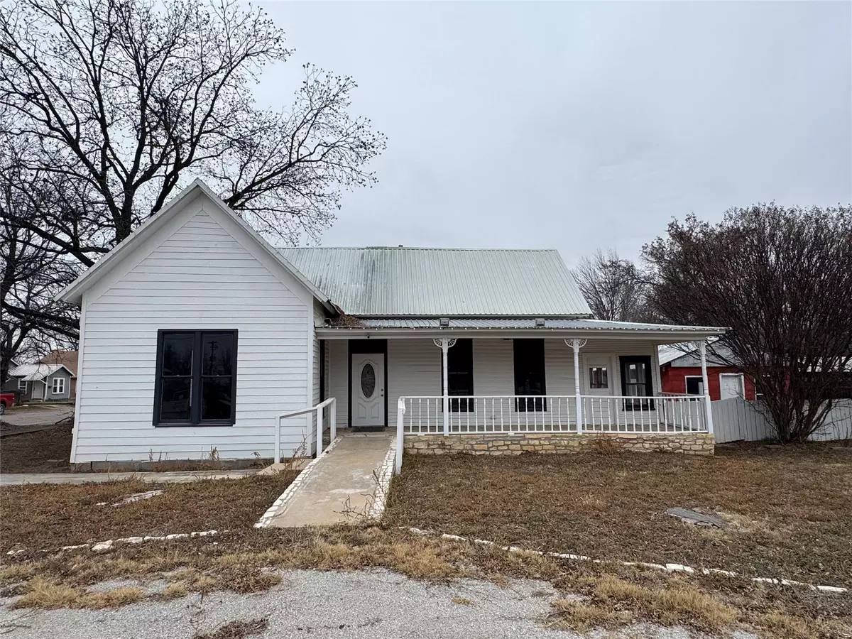 San Saba, TX 76877,608 West Wallace ST