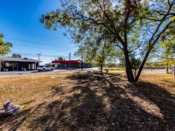 Lampasas, TX 76550,105 W 10th ST