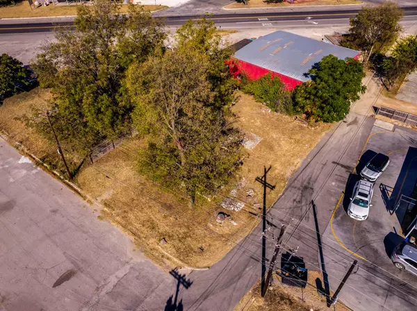 105 W 10th ST,  Lampasas,  TX 76550