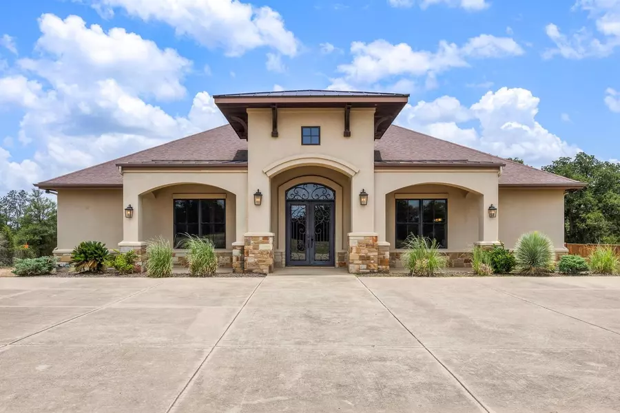 105 Applewood DR, Cedar Creek, TX 78612