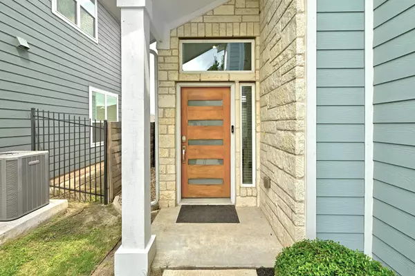 Austin, TX 78741,7308 Oberon ST