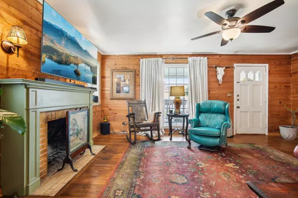 Smithville, TX 78957,801 Bishop ST