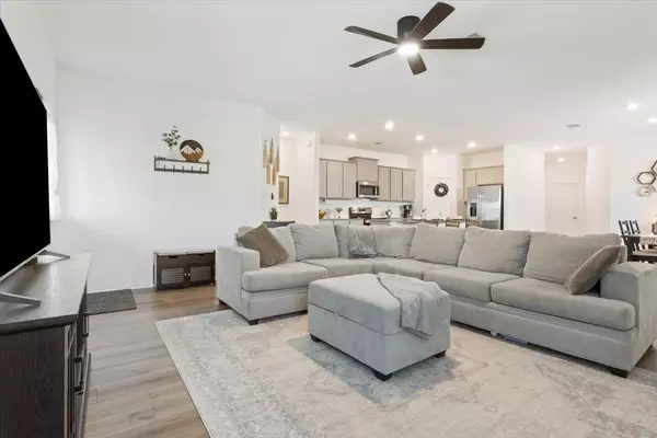 104 Rowdy Yates WAY,  Jarrell,  TX 76537