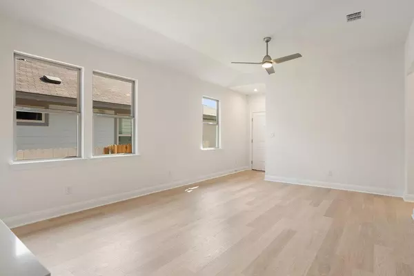 Kyle, TX 78640,108 Tenny LN