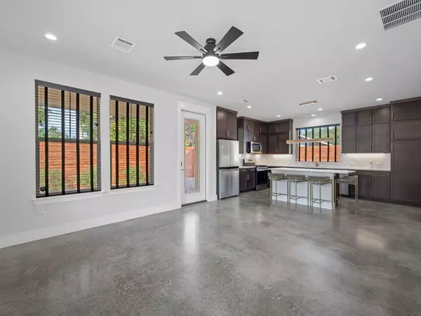 1310 Aggie LN #B, Austin, TX 78757