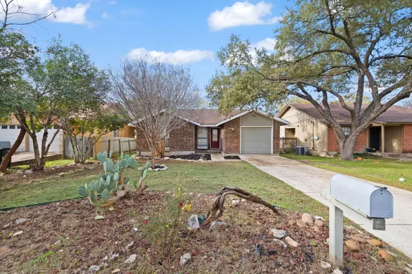 1912 Castle Gate CIR, San Marcos, TX 78666