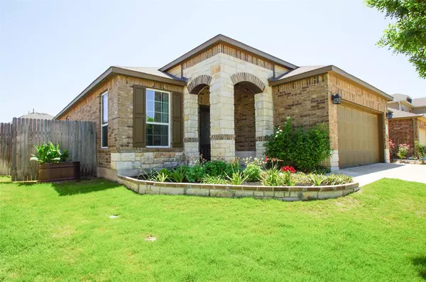 121 Palm DR, Buda, TX 78610