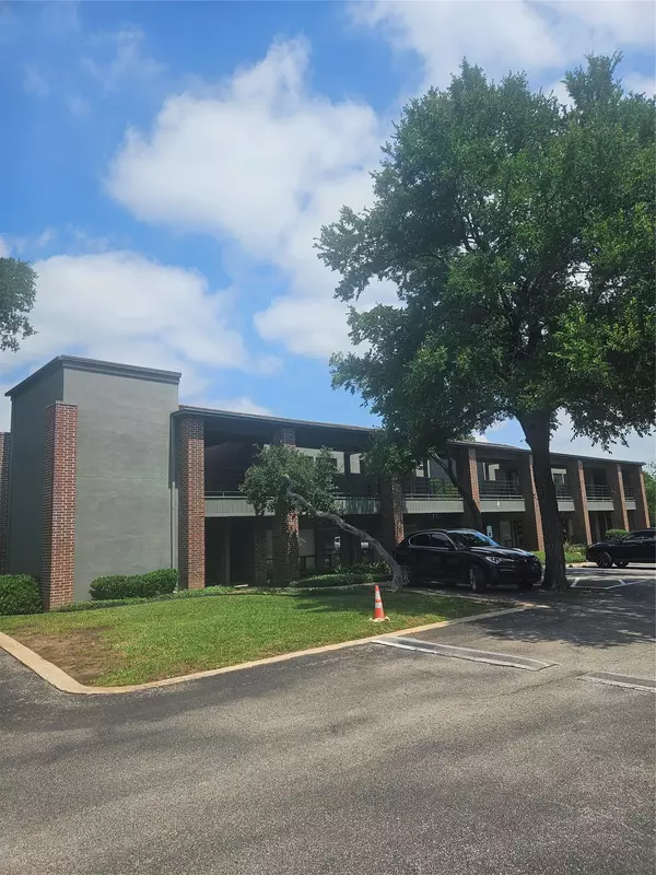 West Lake Hills, TX 78746,3355 Bee Caves RD #304