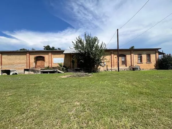 Rockdale, TX 76567,208 SW Texas ST