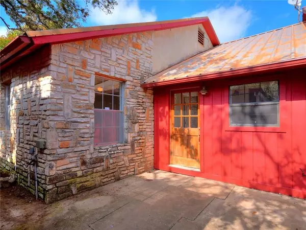 82 SHADY BLUFF DR, Wimberley, TX 78676