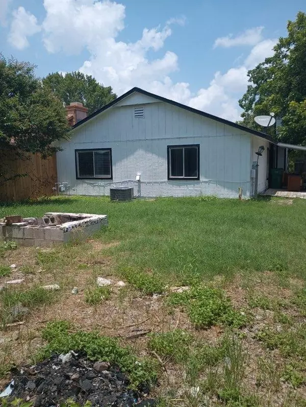 Converse, TX 78109,8730 Meadow Song