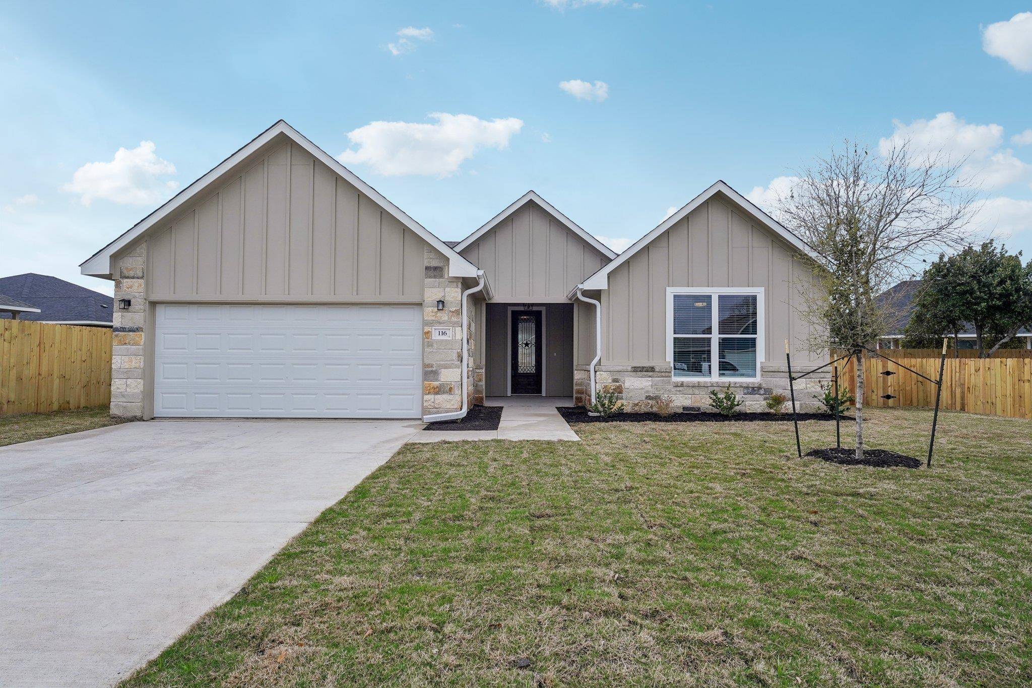116 Callie ST, Smithville, TX 78957