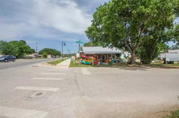 Buda, TX 78610,569 Main ST