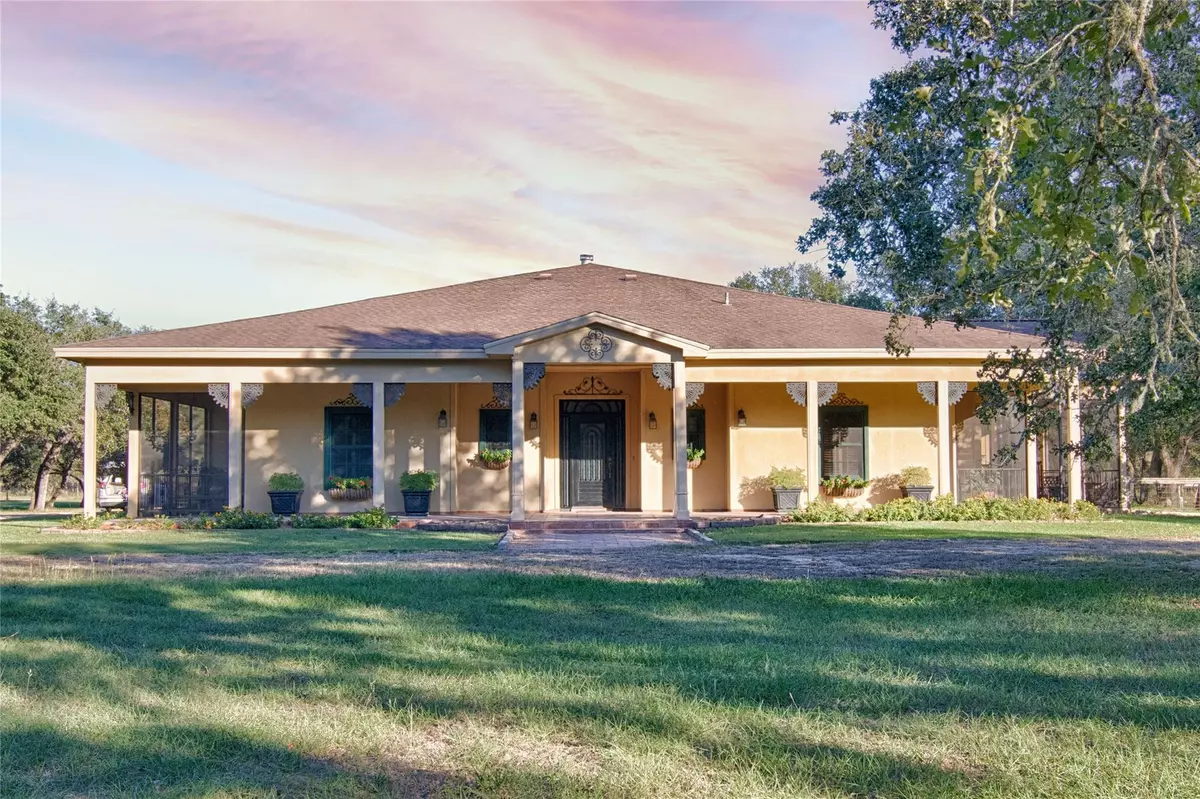 Hallettsville, TX 77964,75 Private Rd 1065