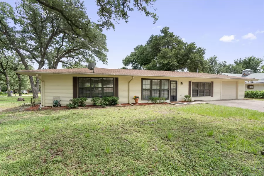 2102 Vogel Ave, Rockdale, TX 76567