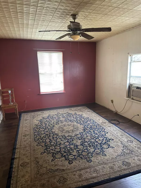 Giddings, TX 78942,639 N Manse Ave