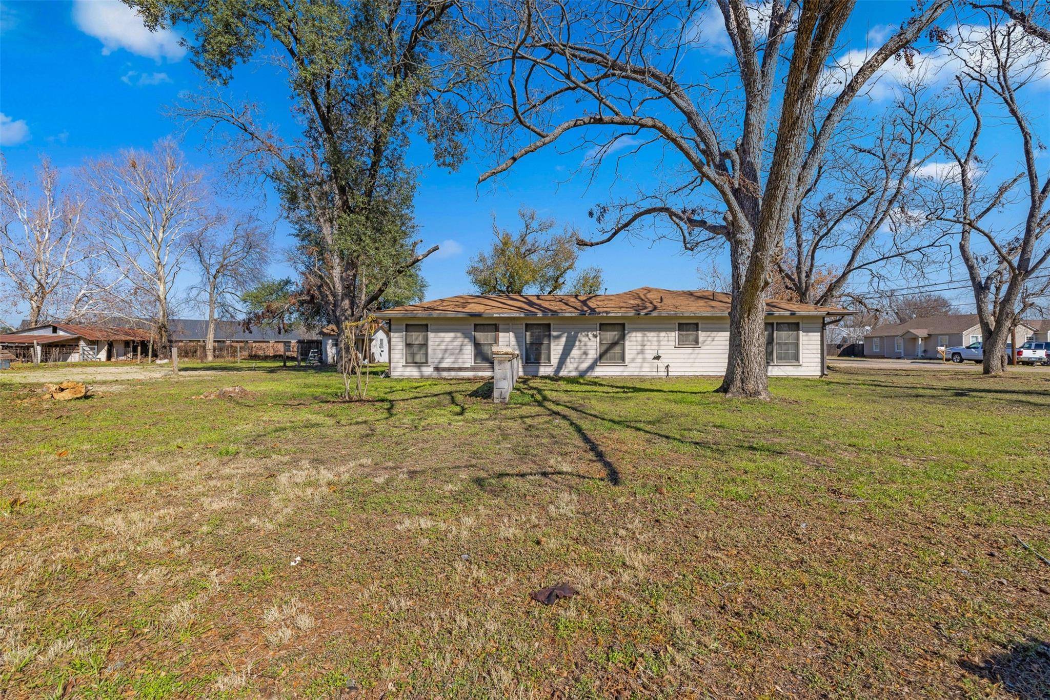 Cameron, TX 76520,2002 N Karnes Ave