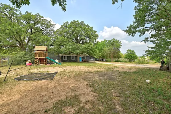 Bastrop, TX 78602,136 Shadow Oak DR