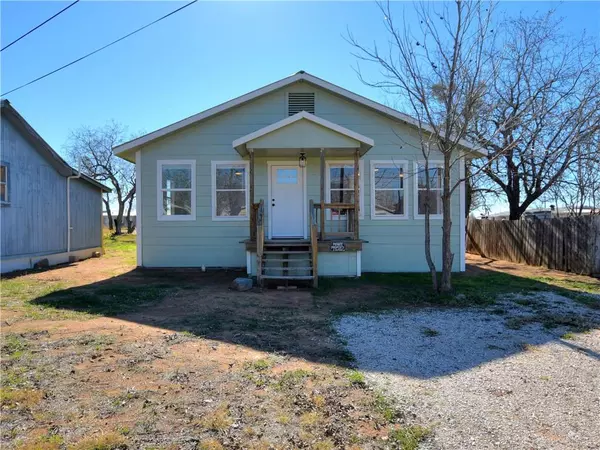 104 W Houston ST, Llano, TX 78643