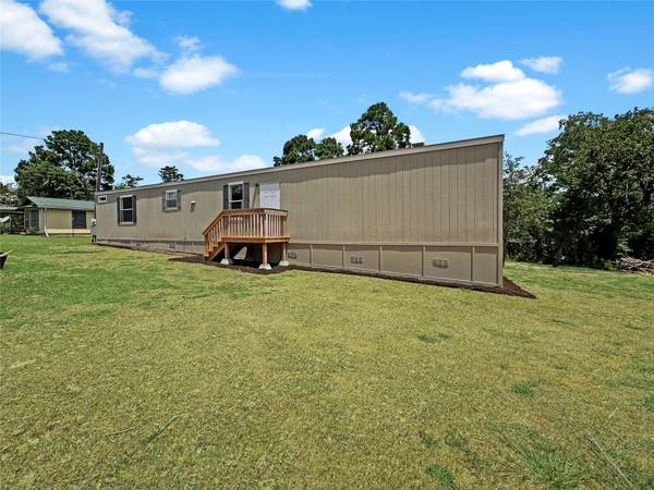 110 Kiowa DR, Smithville, TX 78957