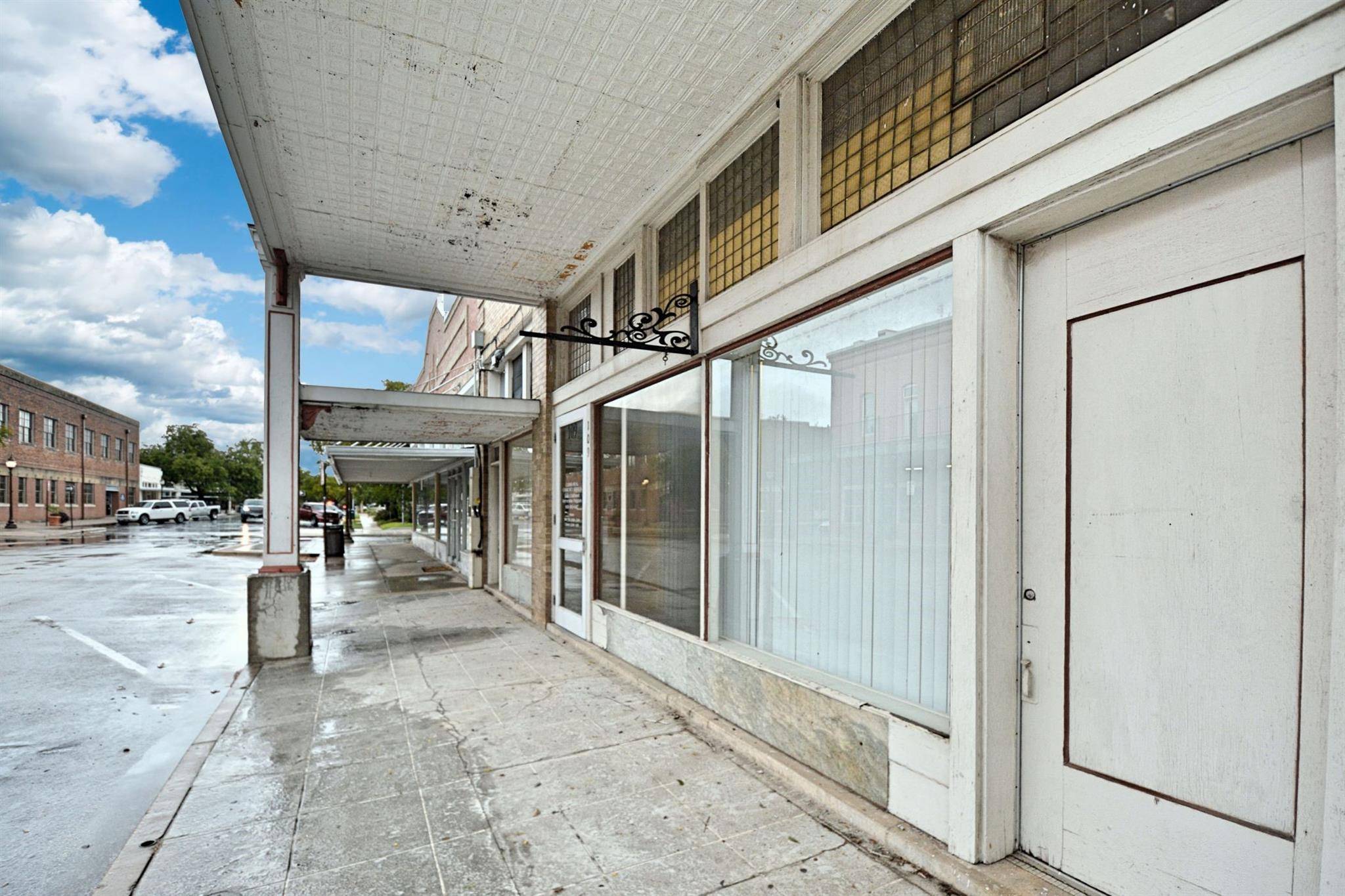 Seguin, TX 78155,109 N River ST