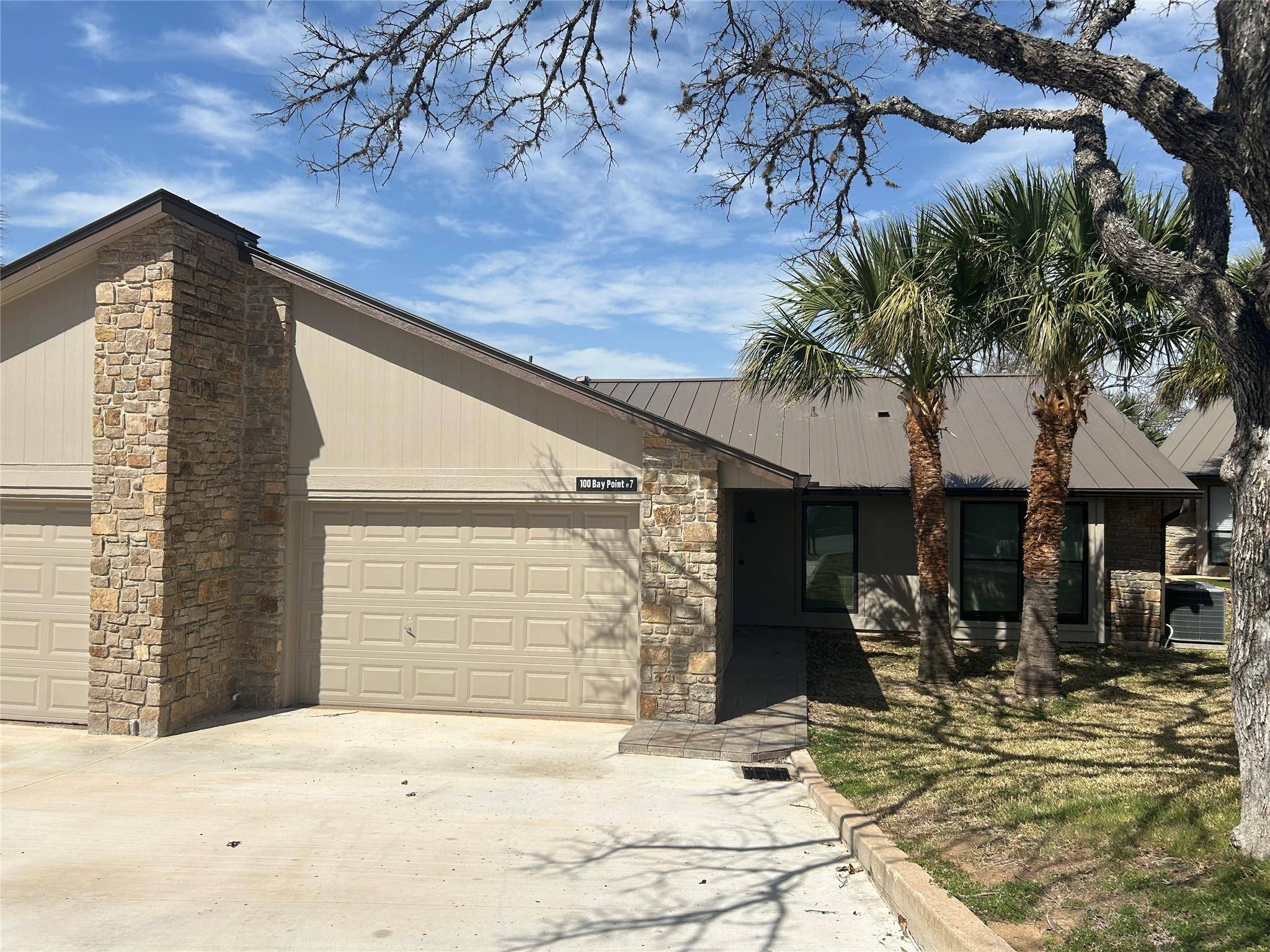 100 Bay Point DR #7, Horseshoe Bay, TX 78657
