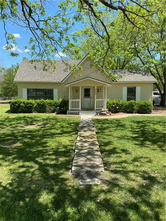 605 S Donohoe ST, Granger, TX 76530