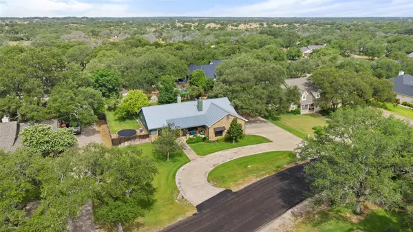 106 Leaning Oak CIR, Johnson City, TX 78636