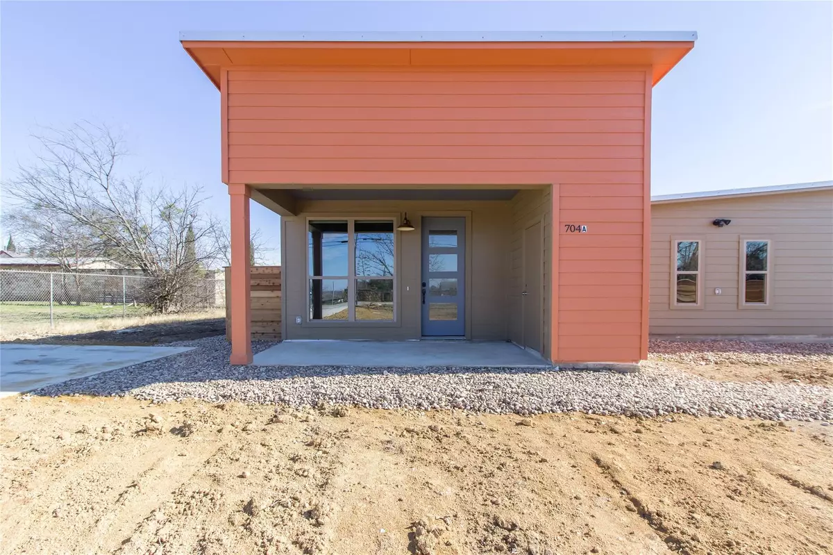 Jarrell, TX 76537,704 N 5th ST