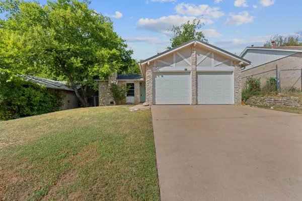 1104 Crown Oaks DR, Austin, TX 78753