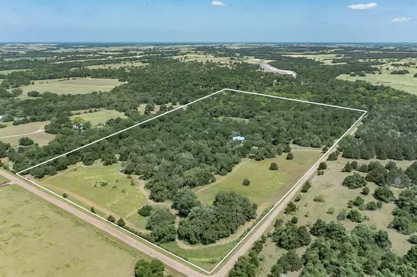 1008 Rightmer LN, Schulenburg, TX 78956