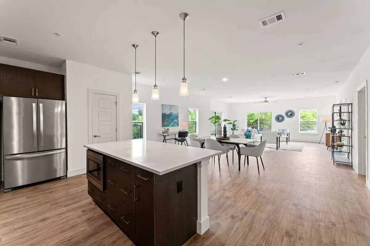 Austin, TX 78757,6444 Burnet RD #204