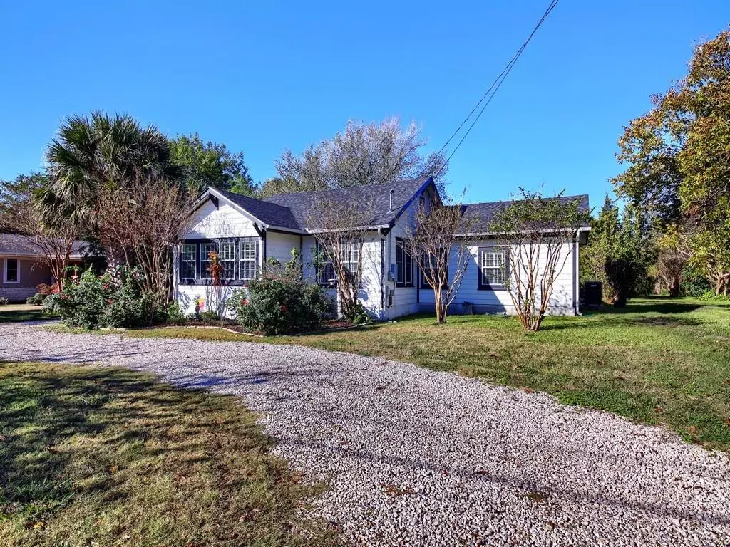 Taylor, TX 76574,611 Sloan ST