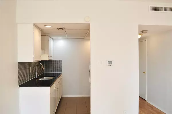 Austin, TX 78701,1800 LAVACA ST #807