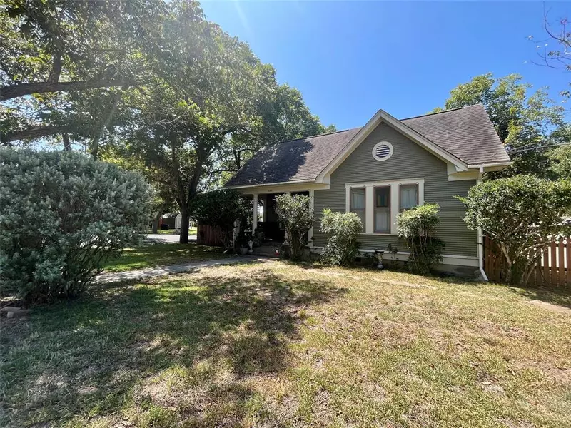 802 Paulus Street DR, Schulenburg, TX 78956