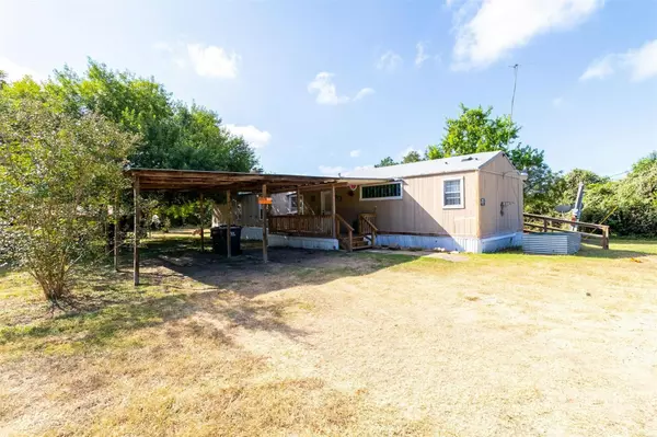 Luling, TX 78648,425 Oakview RD