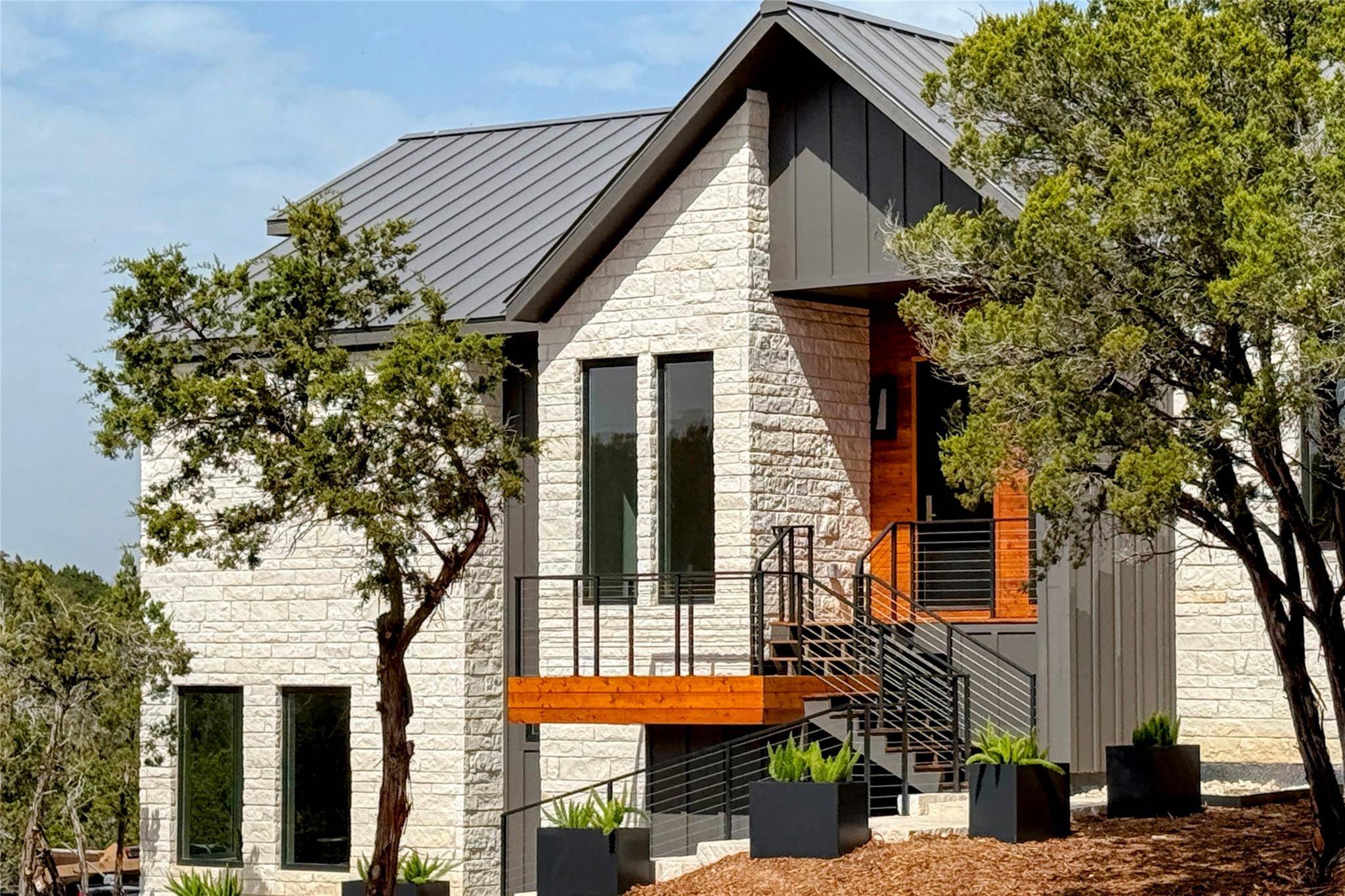323 Stonegate LN, Dripping Springs, TX 78620