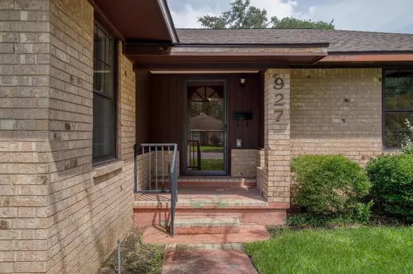 La Grange, TX 78945,927 E Walnut ST