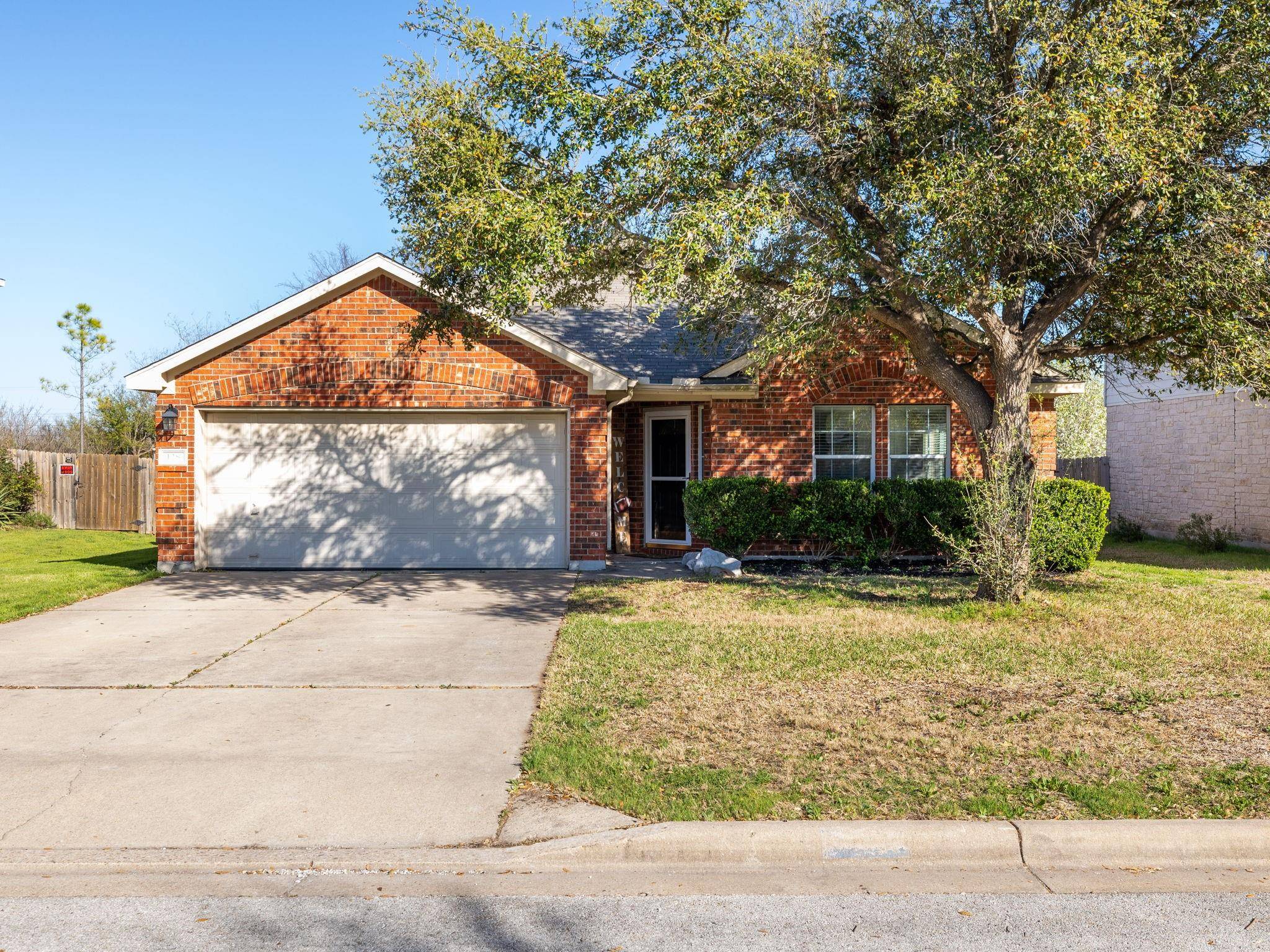 128 Castle DR, Hutto, TX 78634